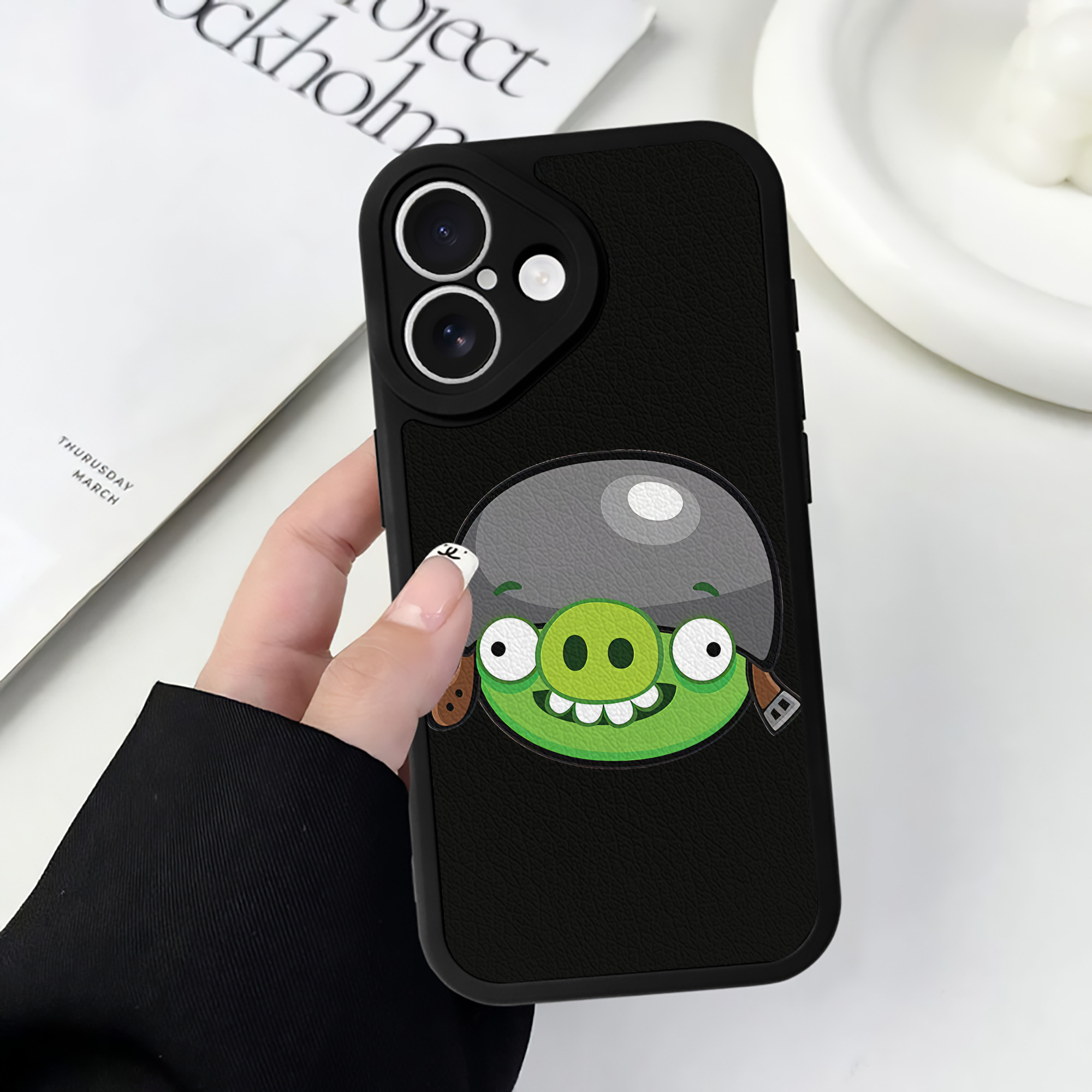 （画像用） Angry Birds アングリーバード 【iPhone 16シリーズ対応】シリコンスマホケース（レザー調） 材質：シリコン